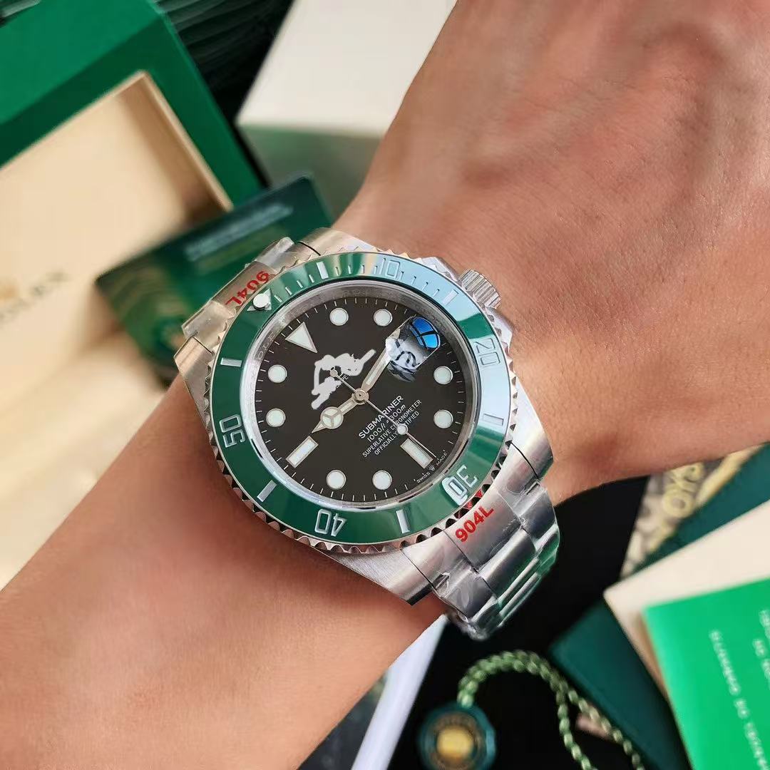 Reloj mecánico automático para hombre con bisel verde