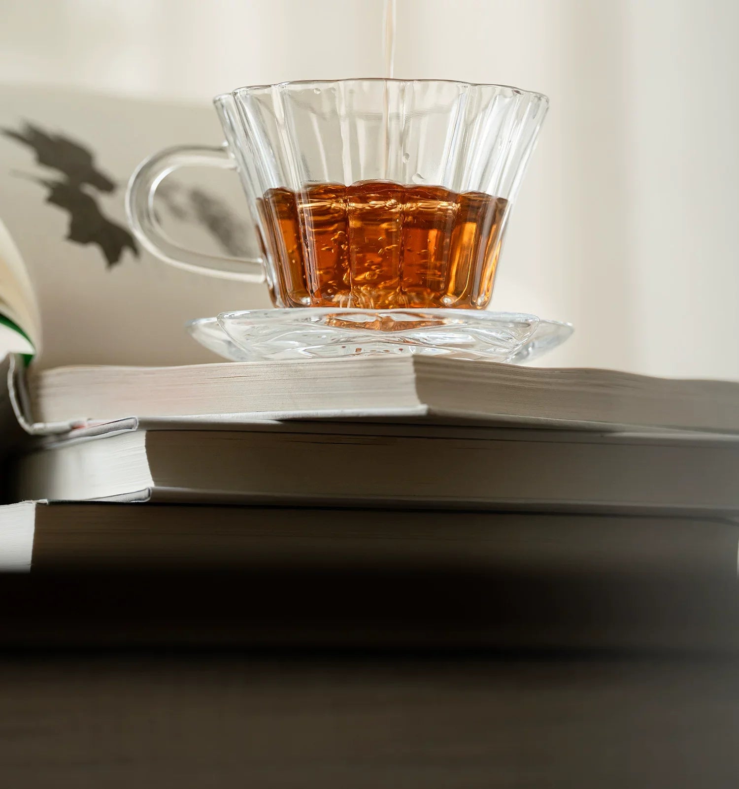 Taza de café de vidrio con platito Serie Nube