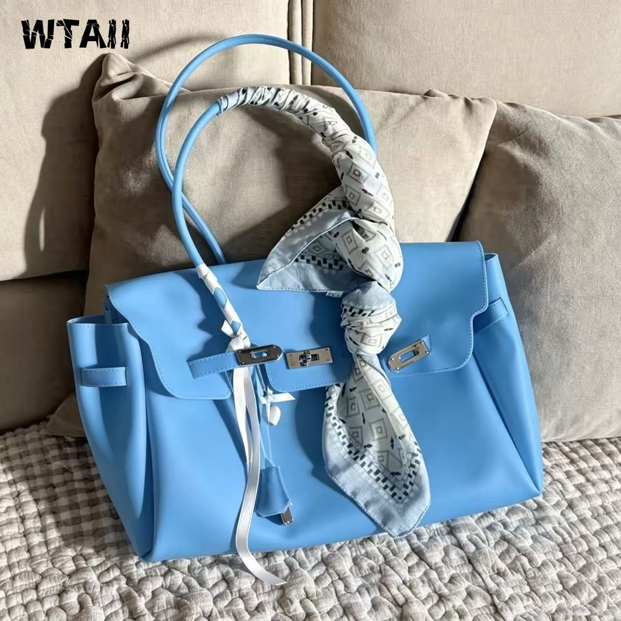 Bolsa tote transparente jelly estilo office chic