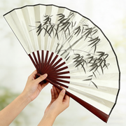 Abanico plegable estilo oriental de seda y bambú - 1