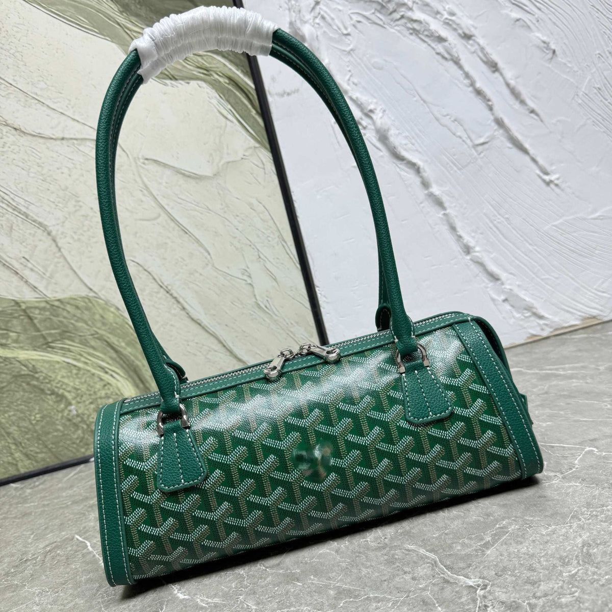 Bolsa cilíndrica de piel estilo retro con costuras decorativas