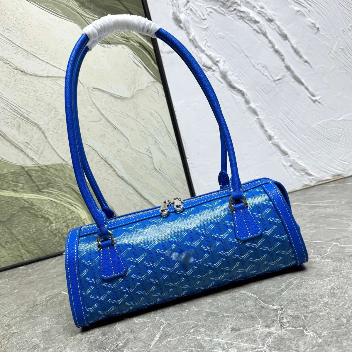 Bolsa cilíndrica de piel estilo retro con costuras decorativas