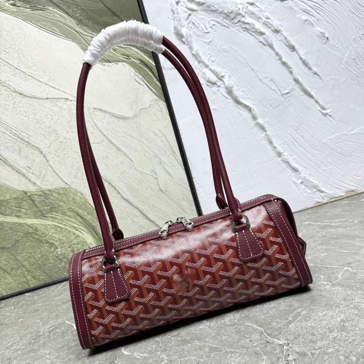 Bolsa cilíndrica de piel estilo retro con costuras decorativas