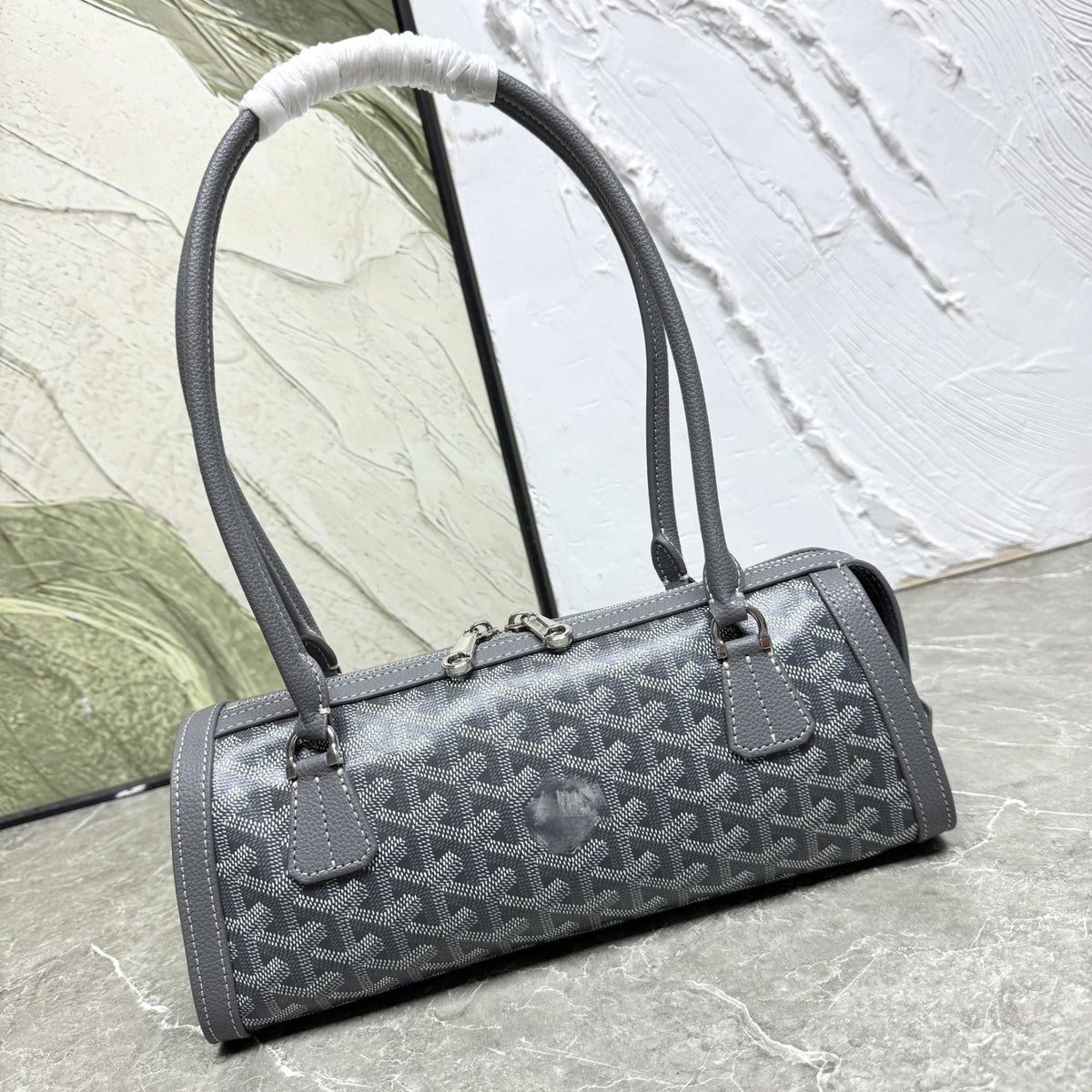 Bolsa cilíndrica de piel estilo retro con costuras decorativas
