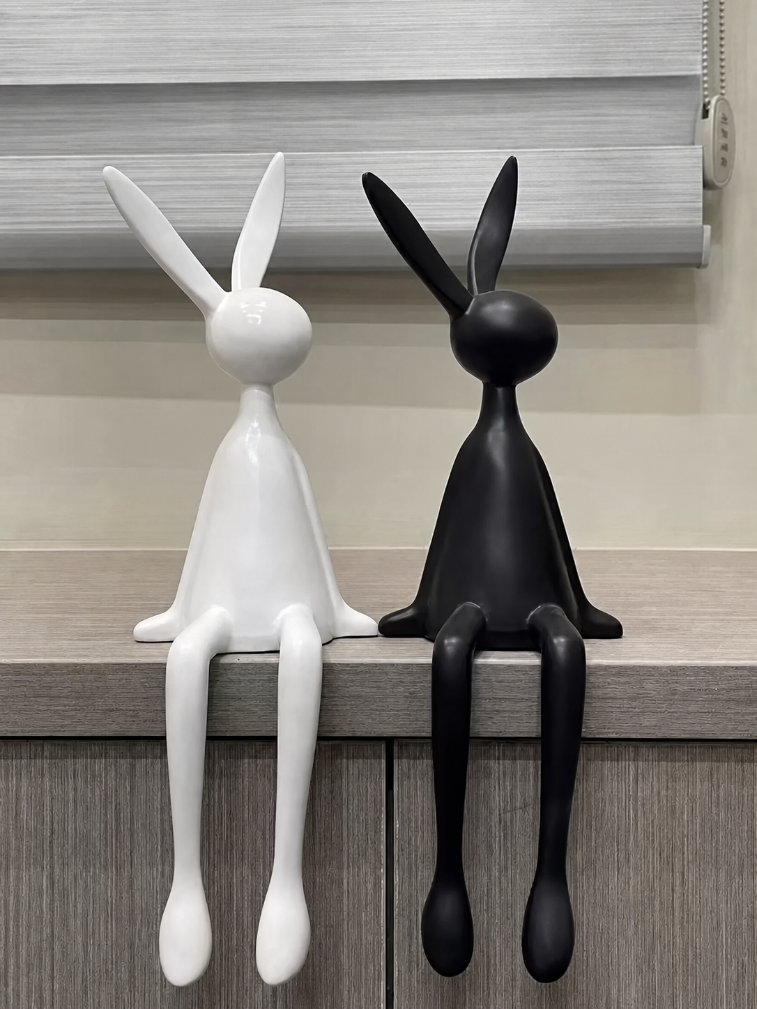 Figura Decorativa de Conejo y Ratón en Resina