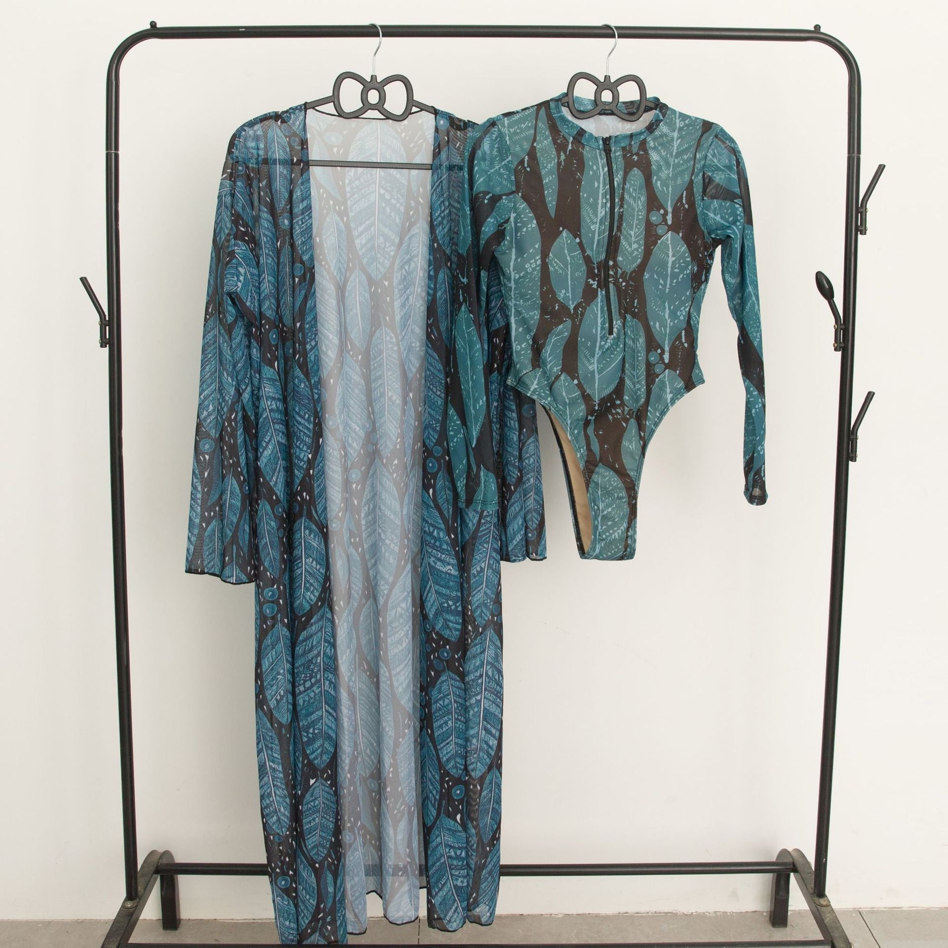 Traje de baño entero con estampado de hojas y cierre - 4