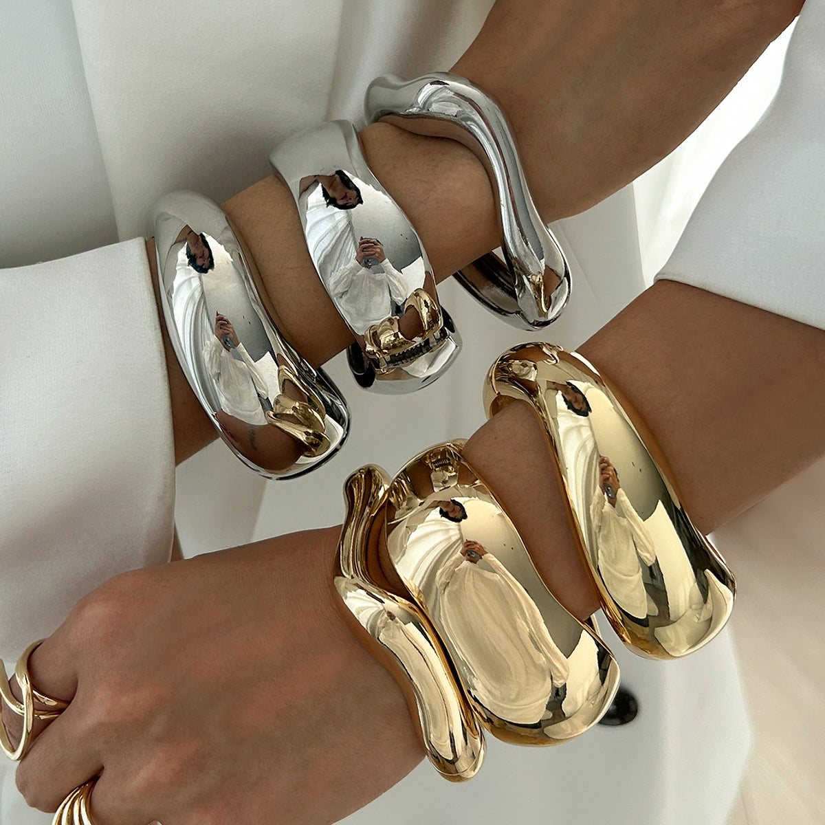 Brazalete metálico geométrico estilo glam - 1