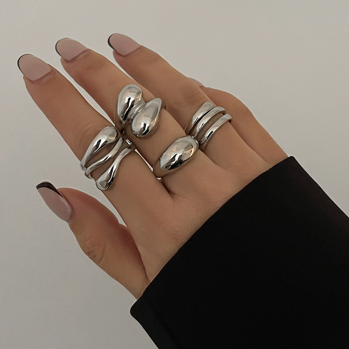 Brazalete metálico geométrico estilo glam