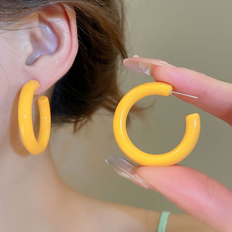 Aretes geométricos en C colores candy acero 925