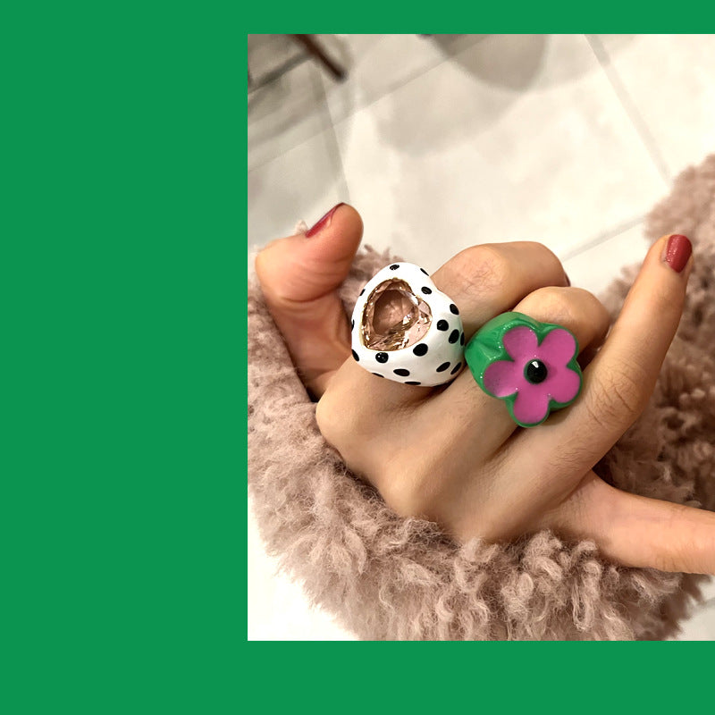 Anillo de acrílico con diseño de corazón y flor - 2