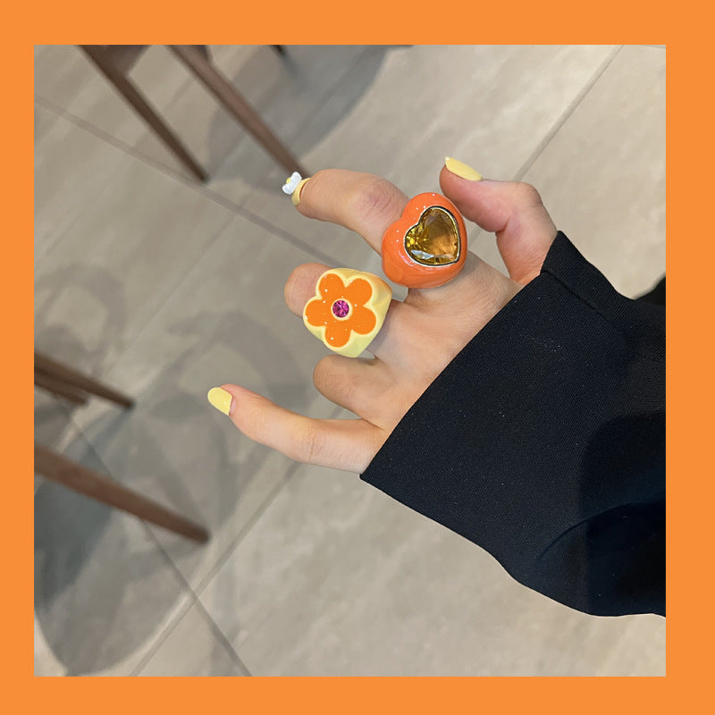 Anillo de acrílico con diseño de corazón y flor - 10