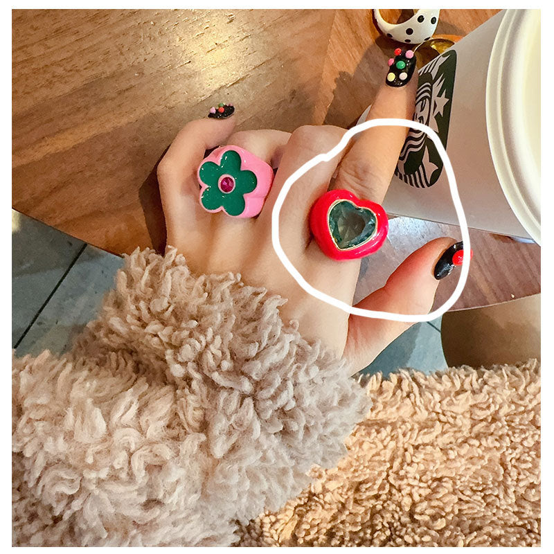 Anillo de acrílico con diseño de corazón y flor