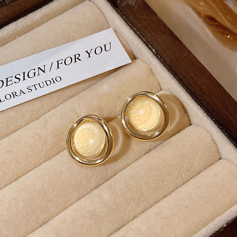 Aretes de Perla Sintética con Cristales Estilo Chic