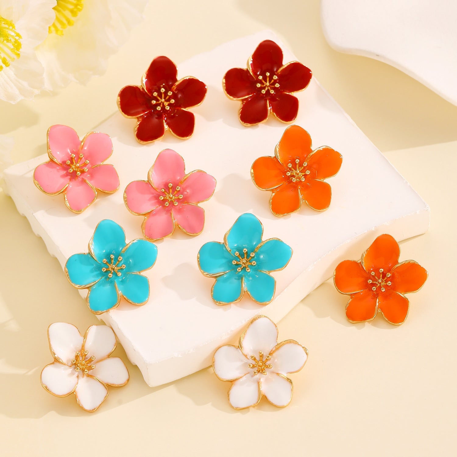 Aretes de flor cinco pétalos con esmalte colorido - 1