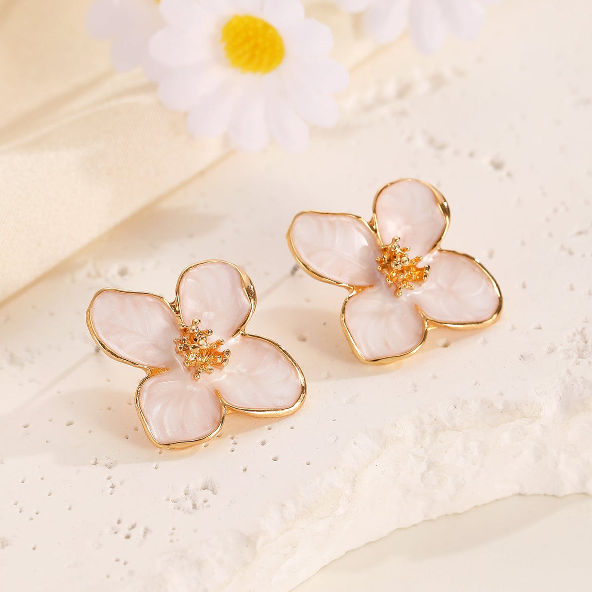 Aretes de flor cinco pétalos con esmalte colorido - 10