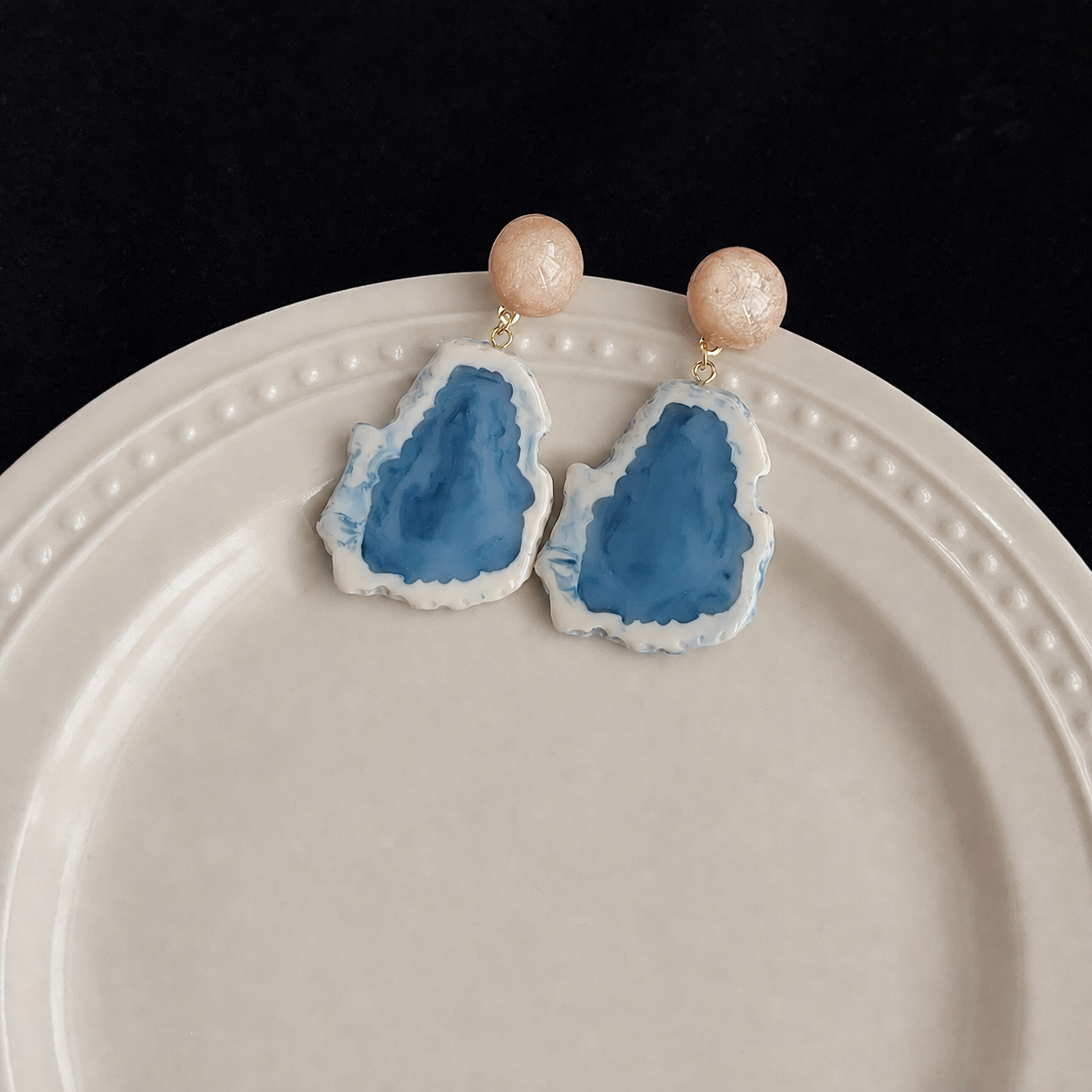 Aretes de cobre con esmalte geométrico azul para mujer