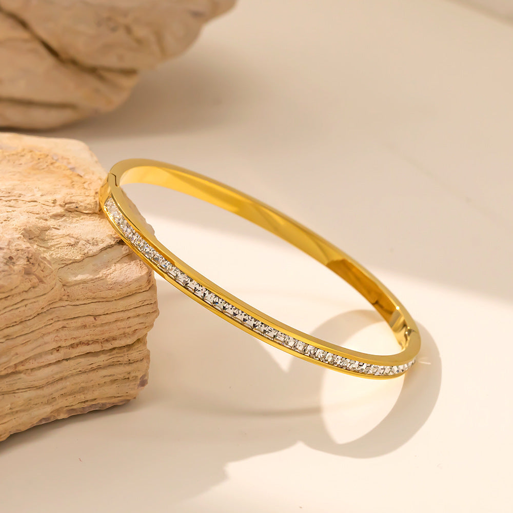 Set de 4 Piezas Pulseras y Anillos con Circones Dorado