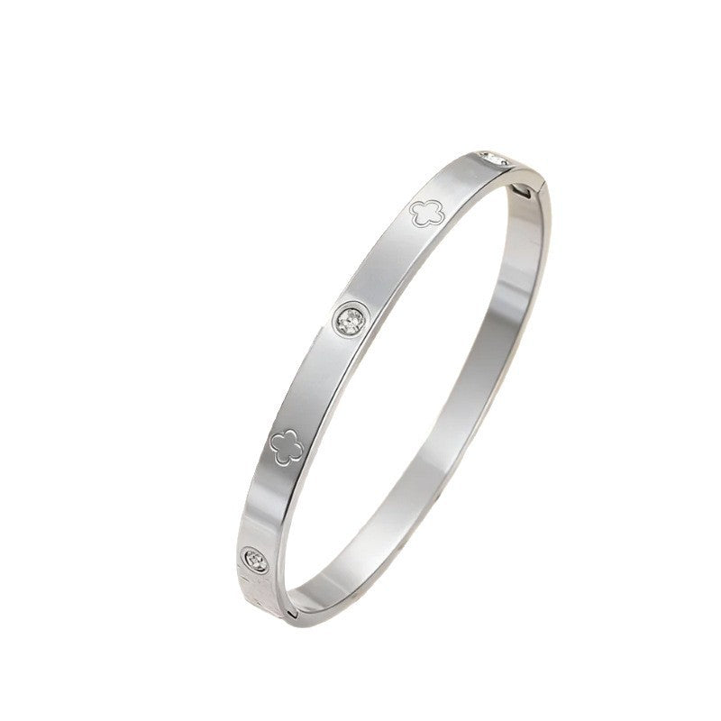Set de 4 Piezas Pulseras y Anillos con Circones Dorado