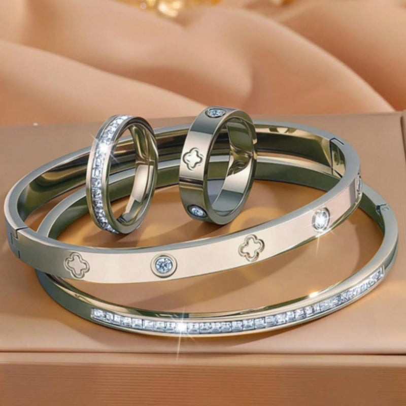 Set de 4 Piezas Pulseras y Anillos con Circones Dorado