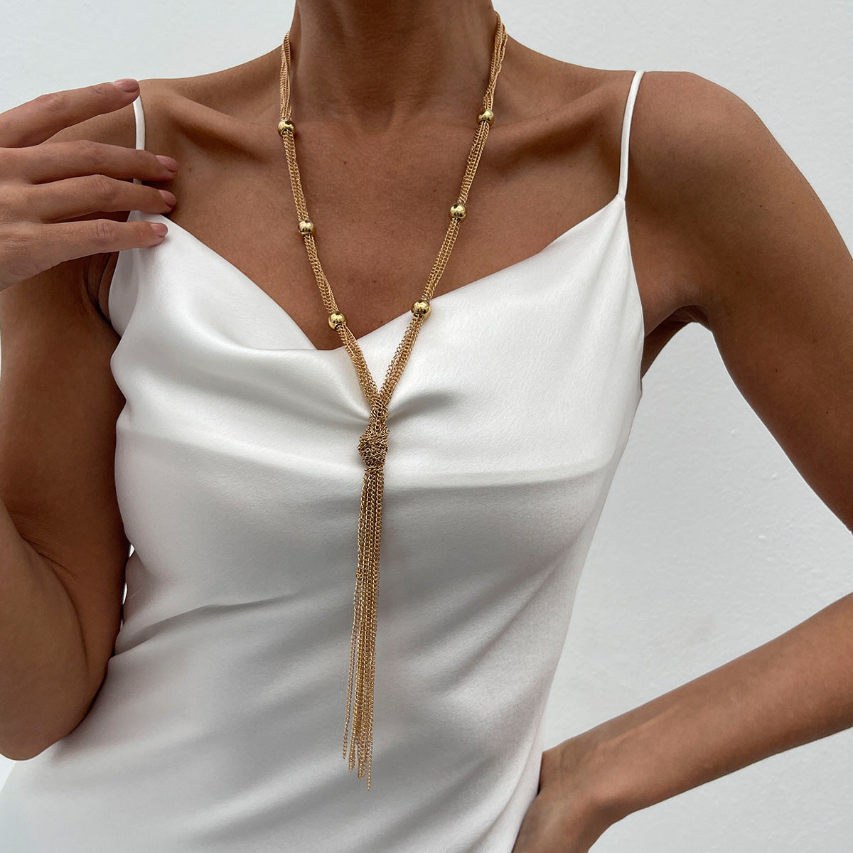 Collar con flecos metálicos estilo minimalista - 7