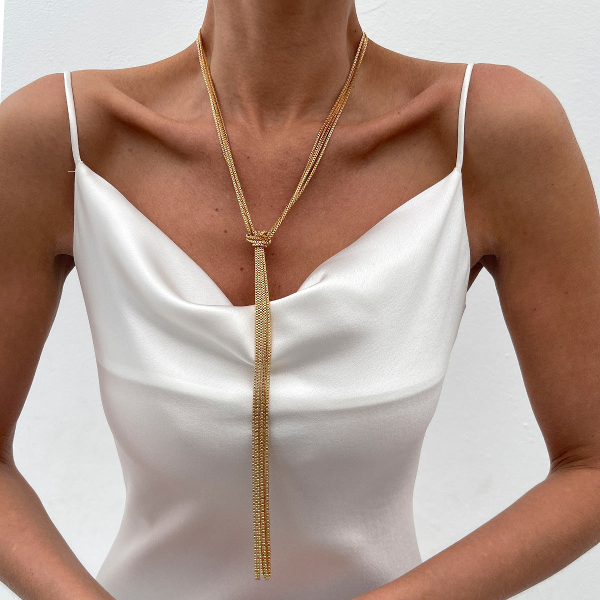 Collar con flecos metálicos estilo minimalista - 9