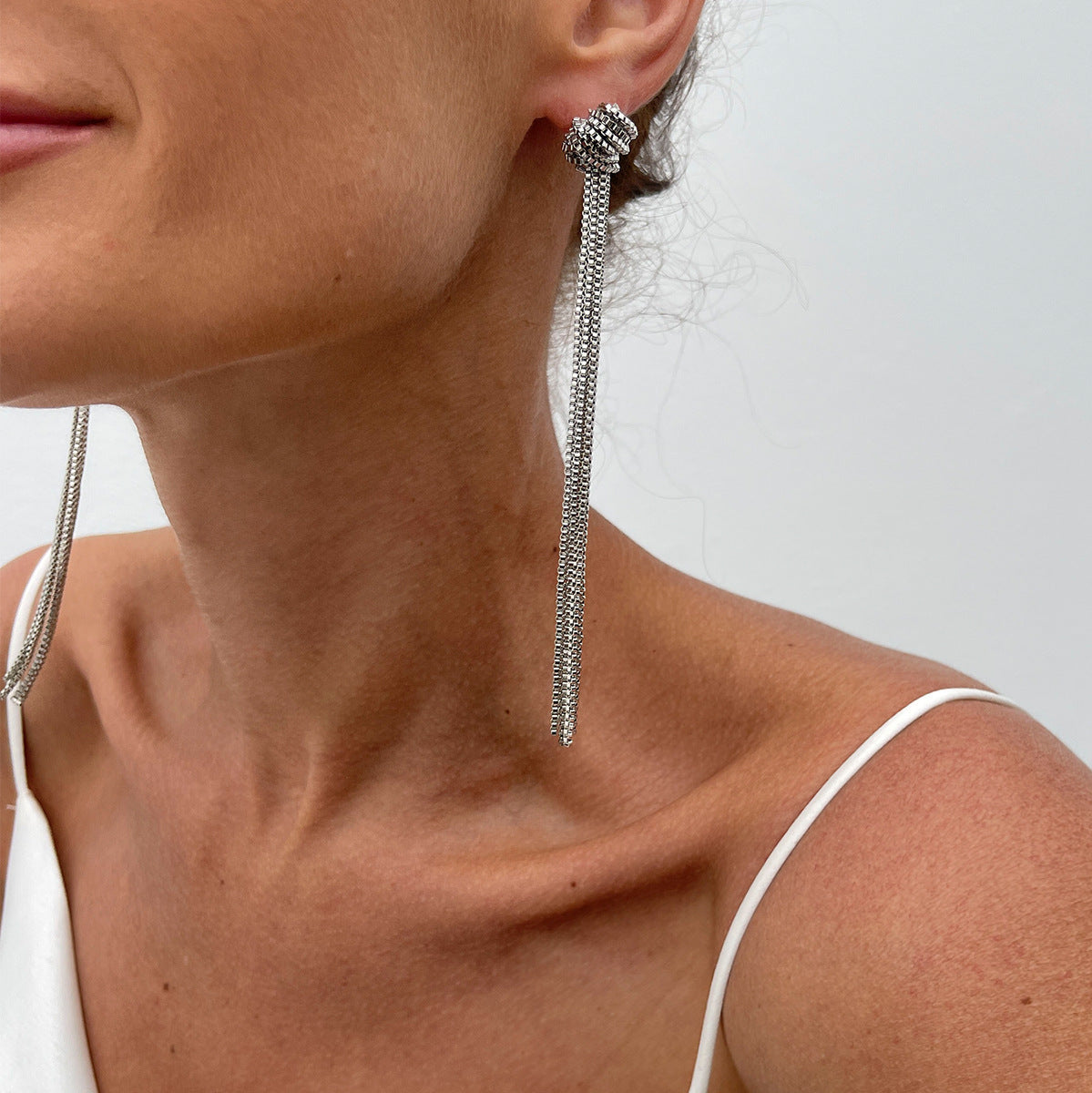 Collar con flecos metálicos estilo minimalista - 10