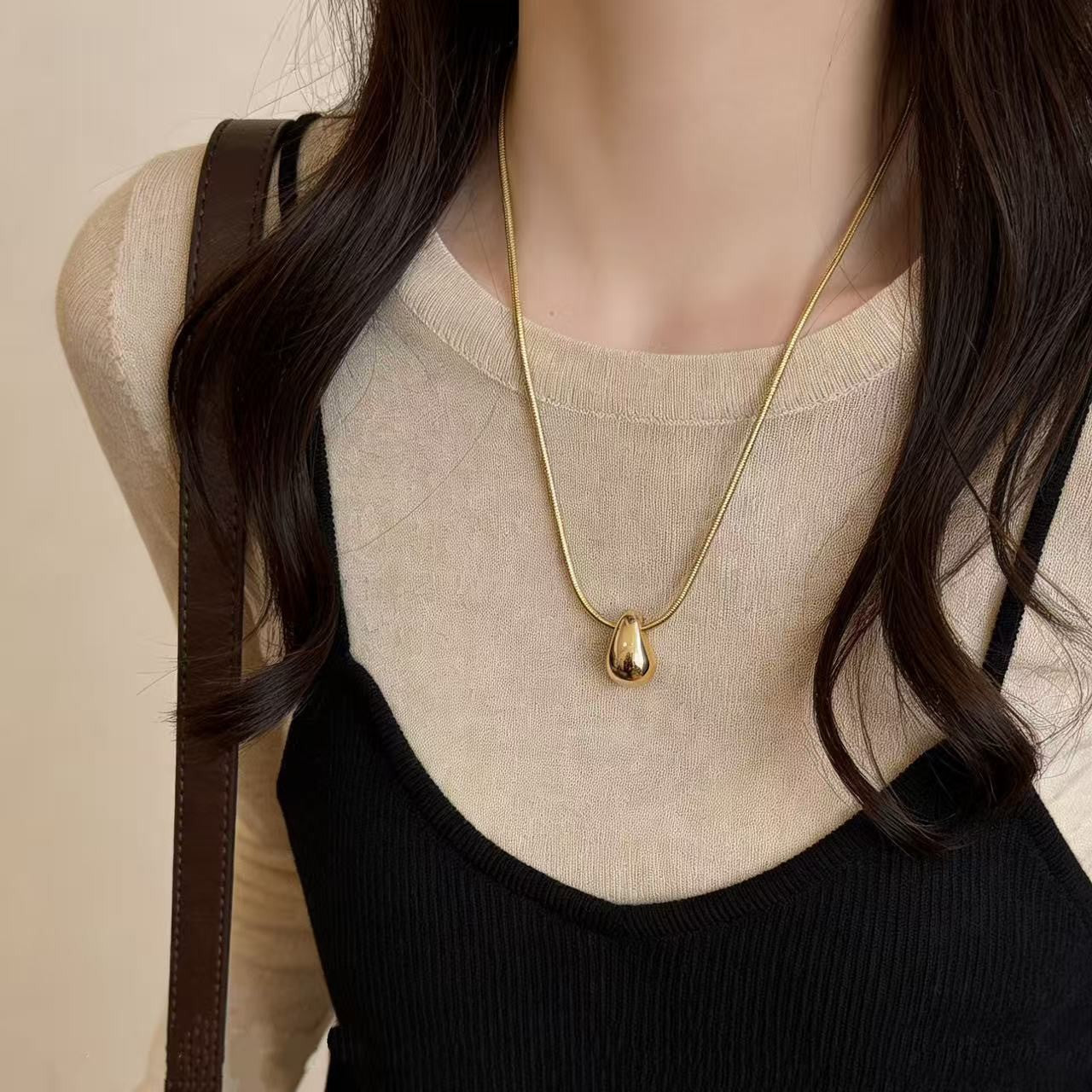 Collar colgante gota de agua minimalista para mujer