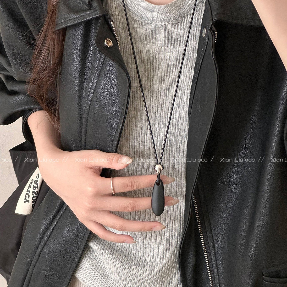 Collar colgante gota de agua minimalista para mujer