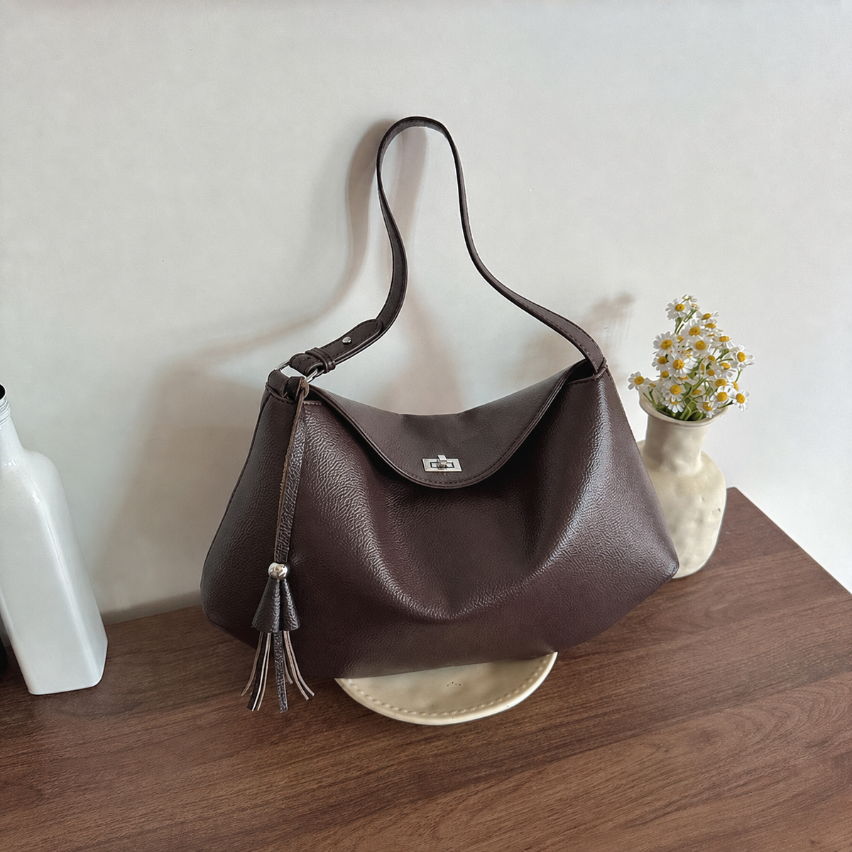 Bolsa de Hombro Estilo Dumplin para Mujer – Café, Negra o Blanca - 3
