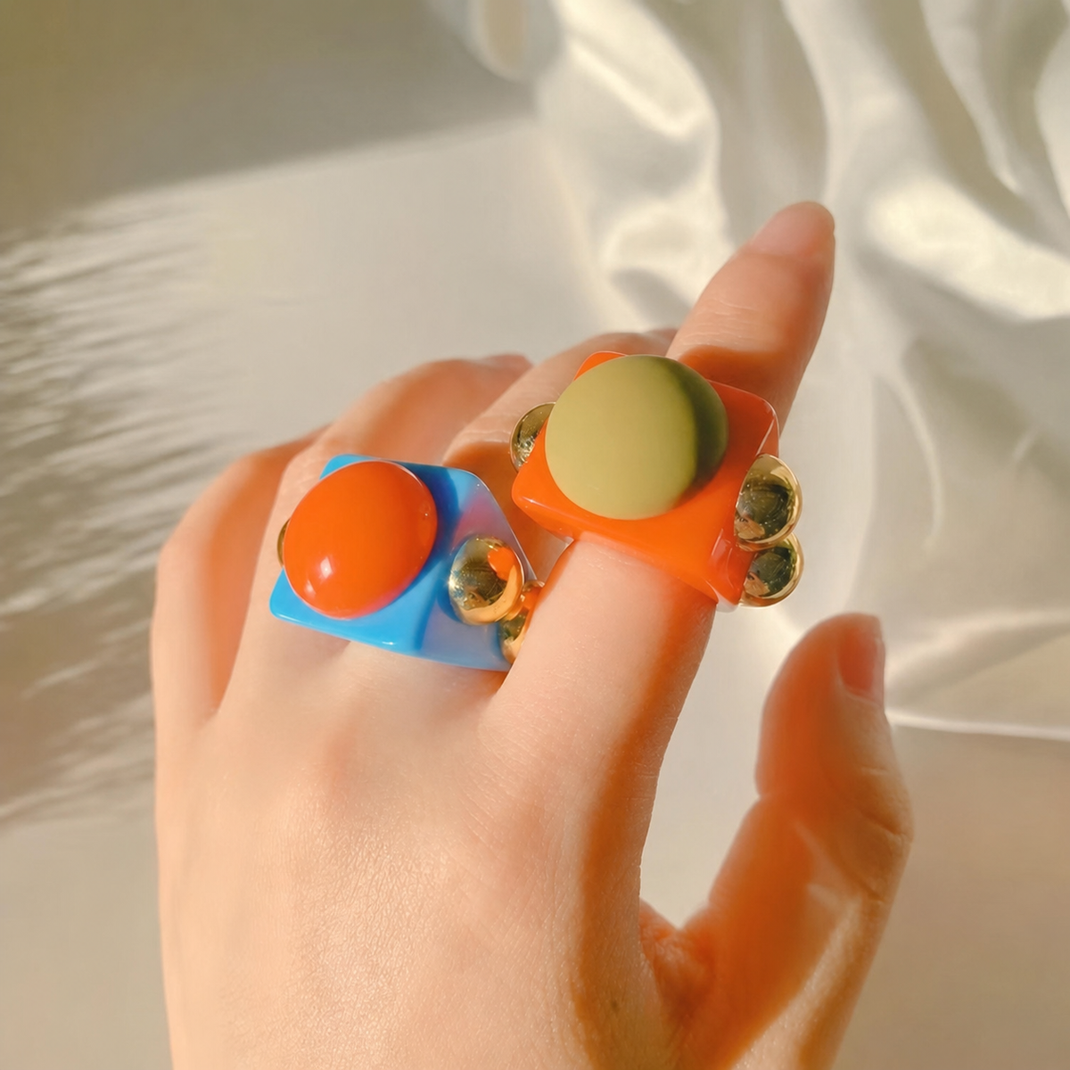 Anillo Cuadrado de Resina con Zirconia Colores Vibrantes - 2