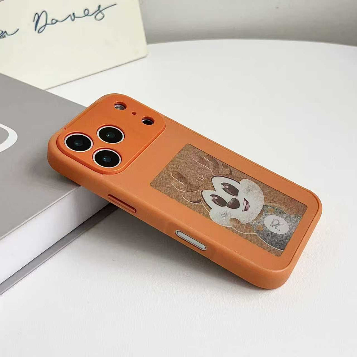 Funda iPhone 17 con Pantalla de Tinta E-ink y NFC