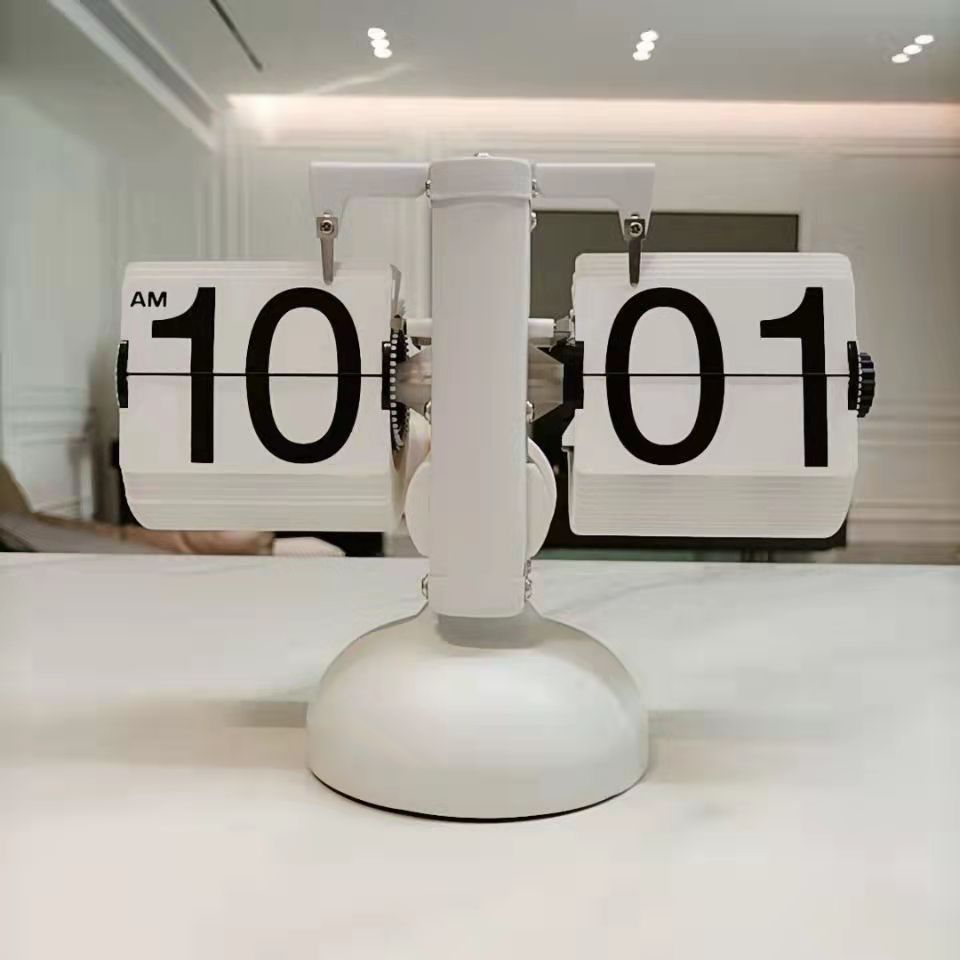 Reloj de Mesa Vintage con Hojas Giratorias