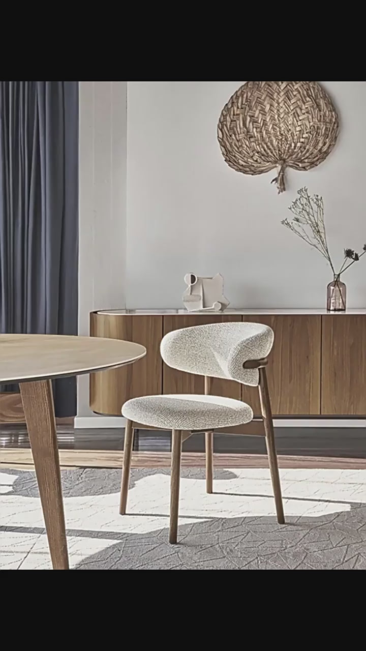 Silla de comedor moderna con respaldo tapizado y patas de metal