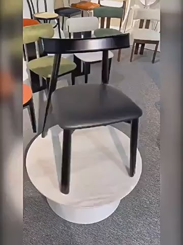 Cargar vídeo: Silla Nórdica de Comedor con Respaldo y Asiento Tapizado