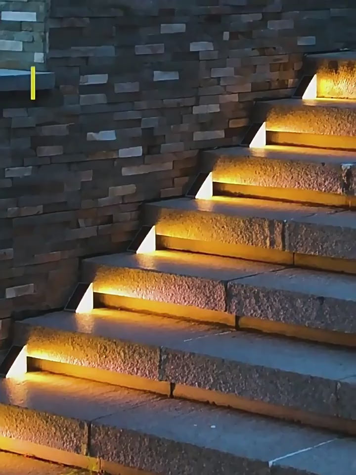 Load video: Outdoor Waterproof Solar Triangular Stair Light: High Brightness Garden Patio Step Lighting, Anti-theft