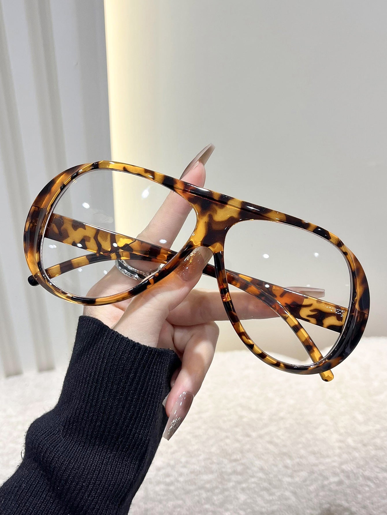 varimg:966020180612:armazon-leopardo-con-lentes-blancos-planos
