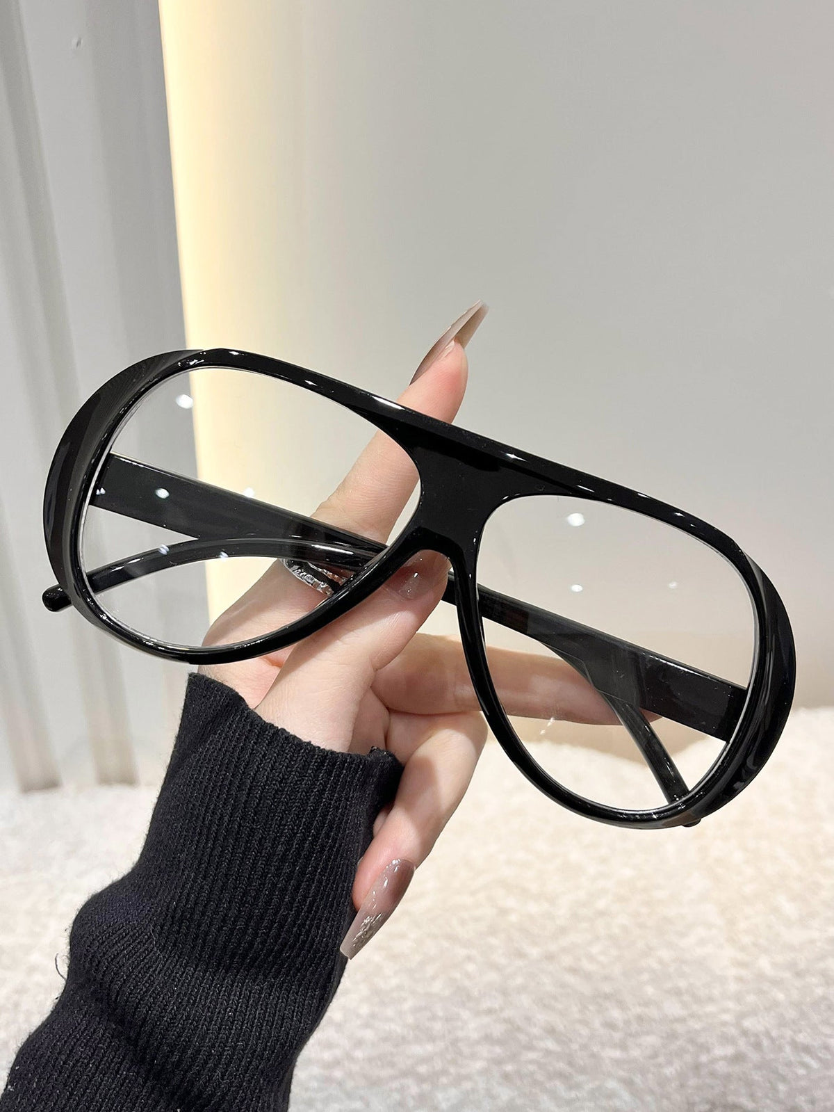 varimg:966020180612:armazon-negro-con-lentes-blancos-planos